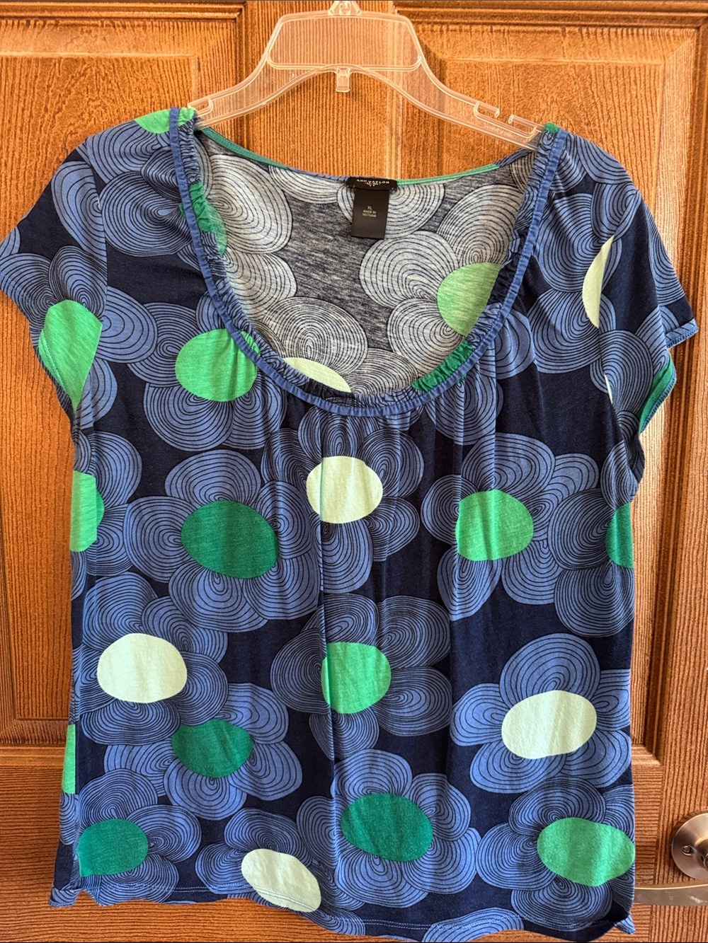 Ann Taylor Women’s Scoop Neck Top in Navy with Green & Light Green Dots